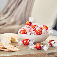 【Limited-Time Offer】Lindt LINDOR Milk Chocolate Truffles, 25.4 oz (60 Pieces)